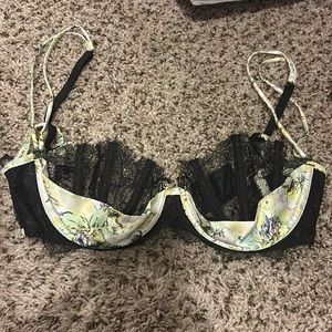 36C Victoria’s Secret bra